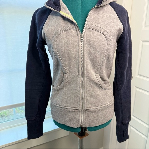Lululemon Scuba Hoodie Stretch
With Lined Hood in Medium Grey Size 6 - Picture 6 of 15